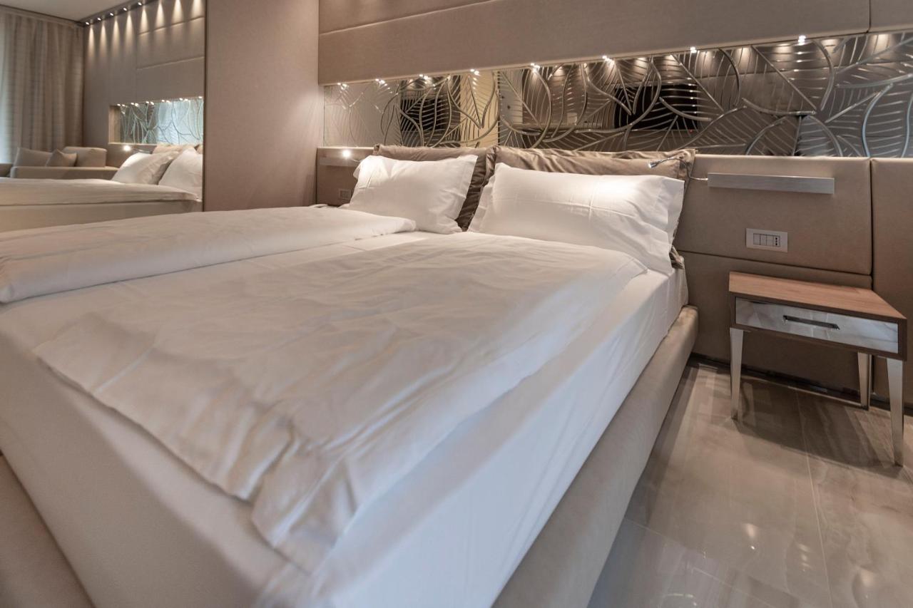Park Hotel Imperial Limone sul Garda Esterno foto A bed