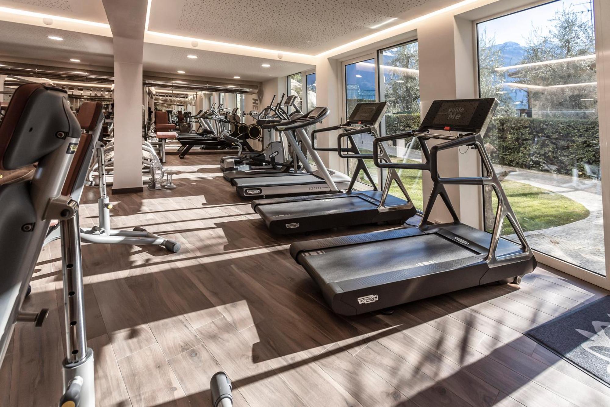 Park Hotel Imperial Limone sul Garda Esterno foto The gym at the 57 Ocean penthouse