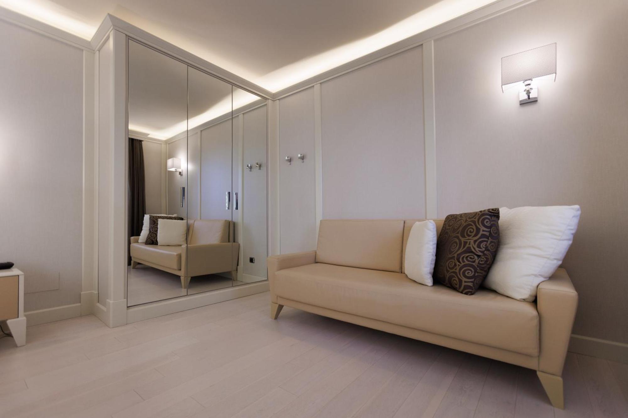 Park Hotel Imperial Limone sul Garda Esterno foto A wall-mounted light