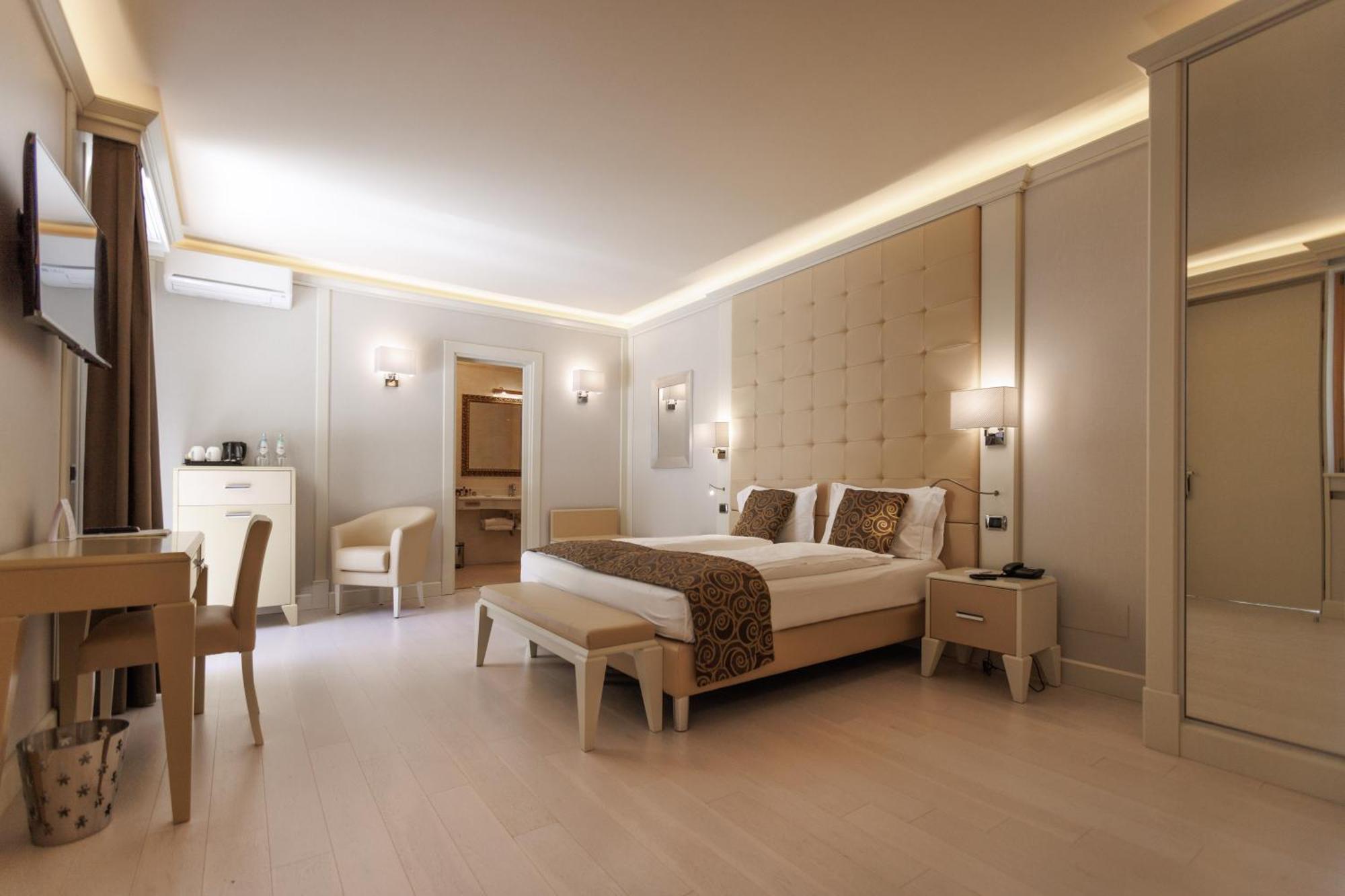 Park Hotel Imperial Limone sul Garda Esterno foto A bedroom